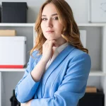 girl young business businesswoman office stands 1456585 pxhere.com